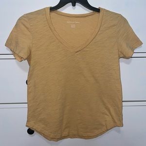 American Eagle XS Mustard Short Sleeve V-Neck Top